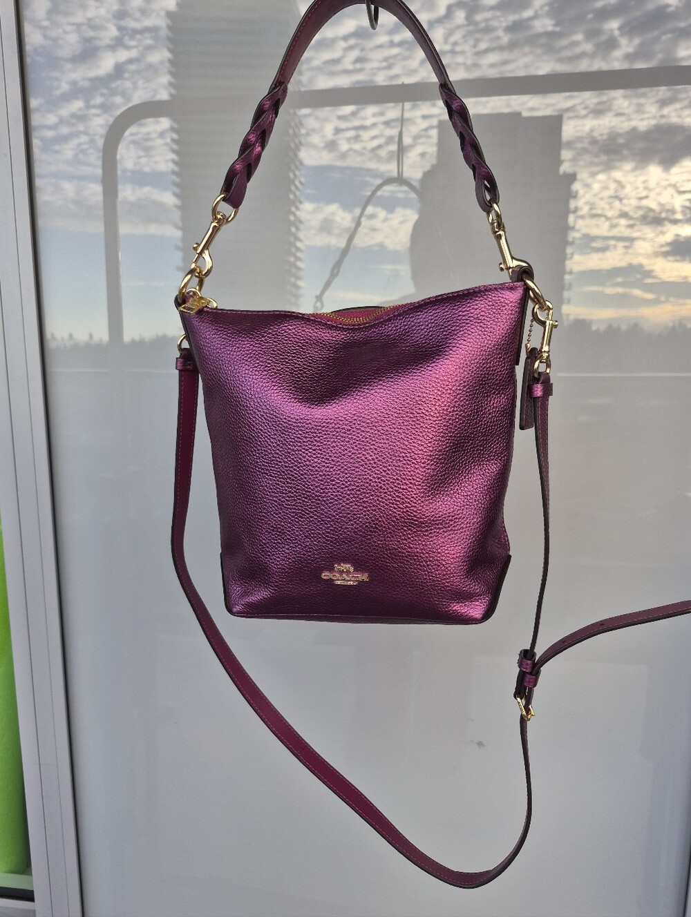 🥳 😍 Coach Metallic Plum Pebbled Leather Shoulder Bag
